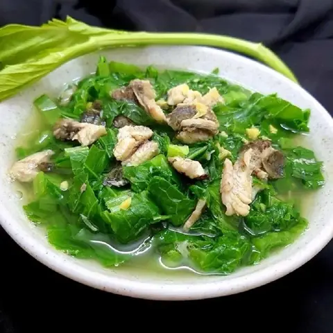 Bước 5: Nấu canh cá rô đồng với rau cải