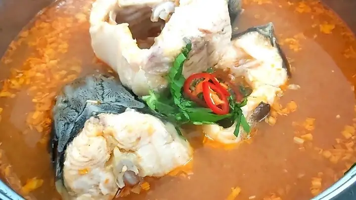 11. Lẩu cá tầm chua cay