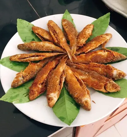 Cá thính, hay còn gọi "cá muối chua" - là đặc sản của vùng chiêm trũng Lập Thạch, Vĩnh Phúc bởi cách chế biến vô cùng đặc biệt.