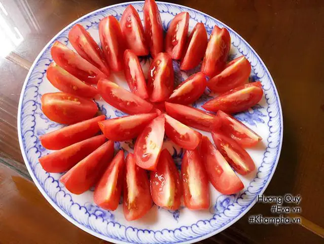 Những Ngày Se Lạnh, Cùng Cả Nhà Quây Quần Bên Nồi Lẩu Cá Thuyền Chài, Nhâm Nhi Hương Vị Tươi Ngon, Nóng Hổi Của Cá Cùng Các Loại Rau Nhúng Thì Còn Gì Bằng.