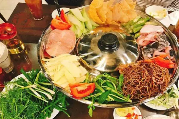 Lẩu Cá Trắm Đen