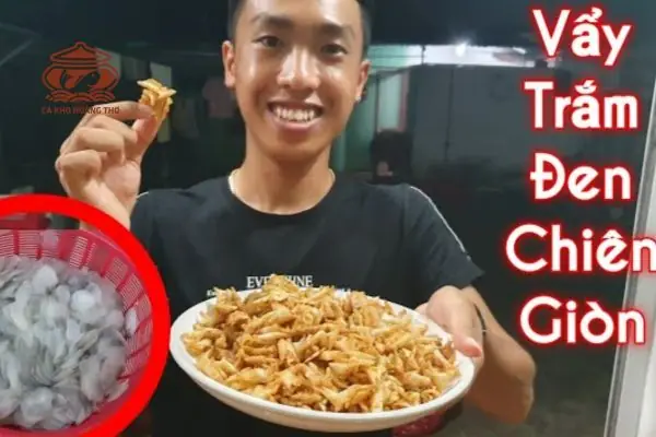 12. Vảy Cá Trắm Đen Chiên Giòn