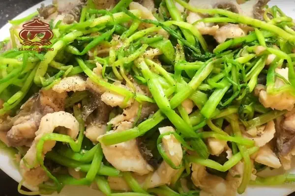 10. Cá Trắm Đen Xào Cần