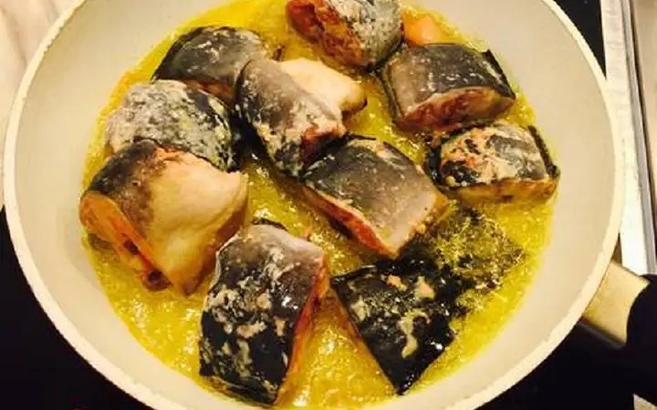 Cách Nấu Cá Trê Om Riềng Mẻ Đậm Đà Chuẩn Vị Bắc Bộ