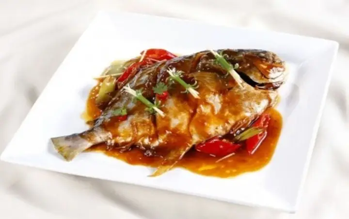 Cá chim kho gừng ớt