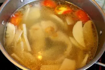 Món canh cá măng chua với vị ngọt của cá tươi, vị chua thanh của măng rất thích hợp với bữa cơm gia đình. Món canh cá măng chua với vị ngọt của cá tươi, vị chua thanh của măng rất thích hợp với bữa cơm gia đình.