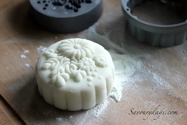 Vietnamese Traditional Snowskin Mooncakes