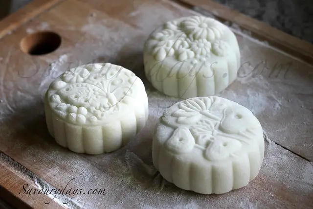 Vietnamese Traditional Snowskin Mooncakes
