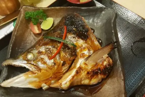 1.4. Đầu cá hồi chiên nước mắm 1.4. Đầu cá hồi chiên nước mắm