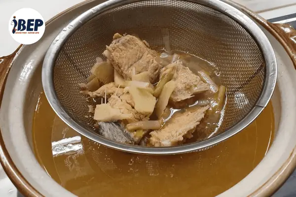 6.3. Hầm xương cá hồi nấu cháo 6.3. Hầm xương cá hồi nấu cháo