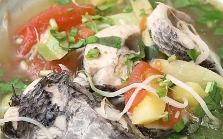 1. Canh chua cá lóc