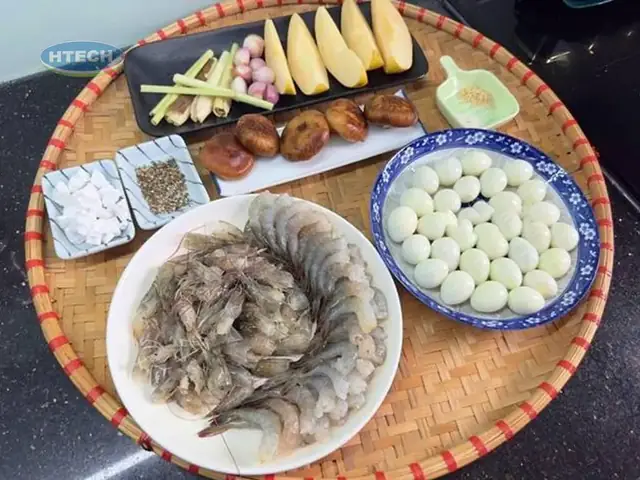 1. Chuẩn bị nguyên liệu làm bánh canh phồng tôm ngon