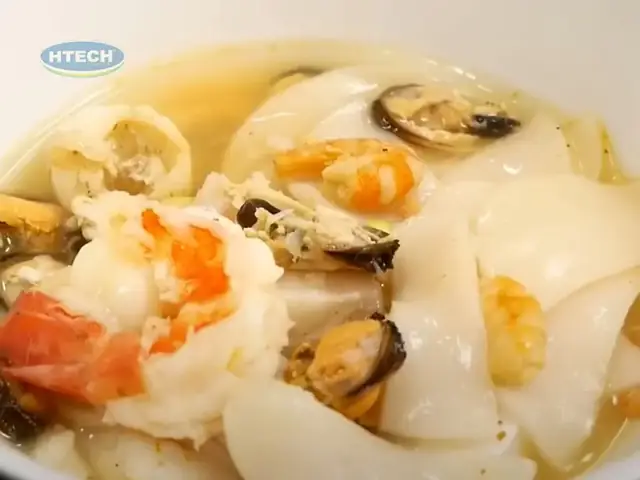 3.4. Cách nấu bánh canh phồng tôm đơn giản