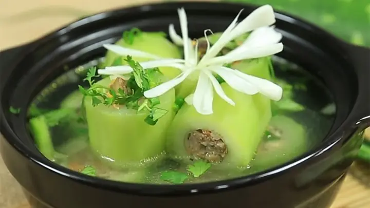 2Canh bầu nấu thịt