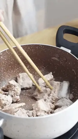 - Bước 2: Nấu Canh Bí Đỏ Sườn Heo