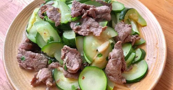 1. Bí Ngòi Xào Thịt Bò