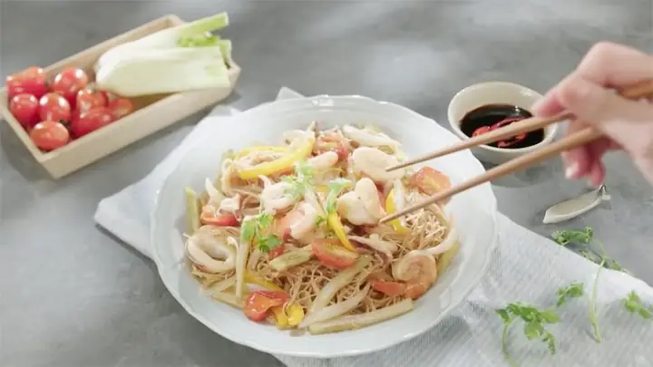 1. Bún Gạo Khô Xào Tôm Mực