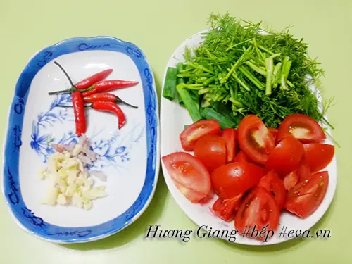 Thưởng thức món canh cá chép nấu thì là thơm phức, chua dịu, nóng hổi trong tiết trời này vô cùng thú vị.