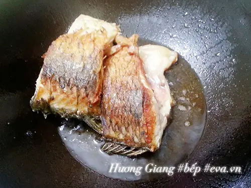 Thưởng Thức Món Canh Cá Chép Nấu Thì Là Thơm Phức, Chua Dịu, Nóng Hổi Trong Tiết Trời Này Vô Cùng Thú Vị.