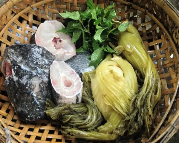 (NLĐO)- Món canh cá lóc nấu với cải chua có vị chua thanh còn thịt cá trắng ngần, mềm mại… sẽ là món ăn ngon miệng cho cả nhà trong những ngày đầu năm.