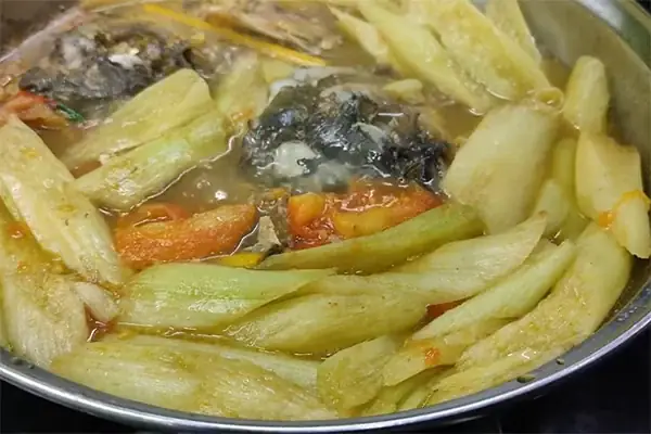 Bước 3: Trình bày và thưởng thức canh chua