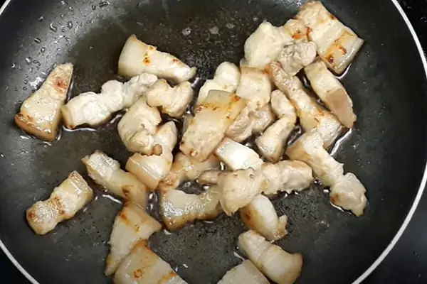 Chiên thịt ba rọi và đậu hũ Chiên thịt ba rọi và đậu hũ