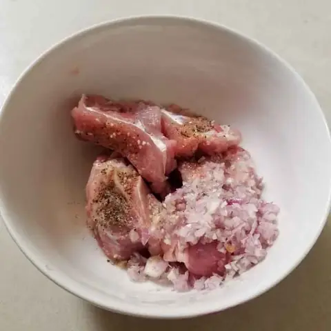 Ướp giò thịt và xương heo