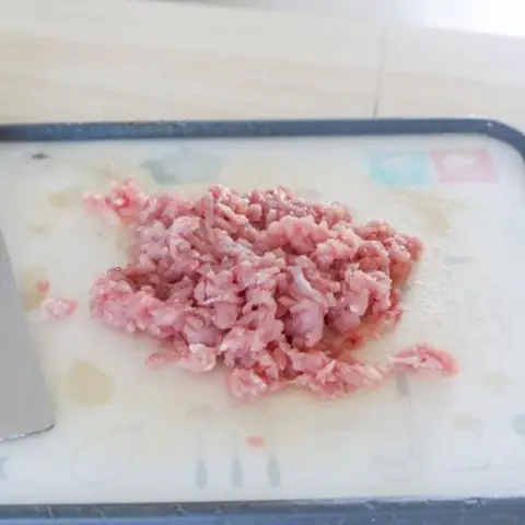 Sơ chế và ướp thịt heo