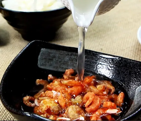 Sơ chế nguyên liệu món canh cải ngọt nấu tôm khô Sơ chế nguyên liệu món canh cải ngọt nấu tôm khô