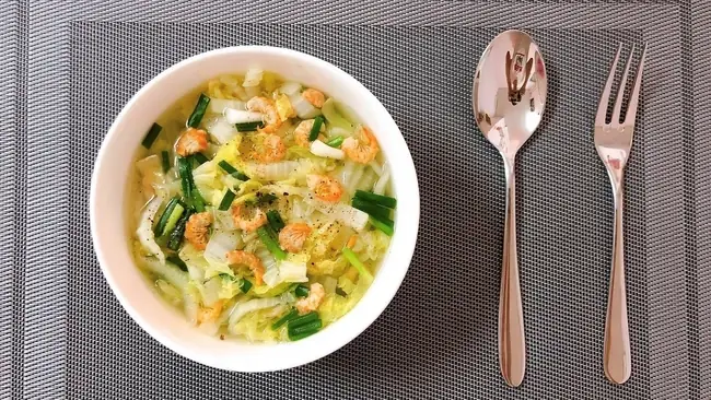 Món canh này dễ nấu, lại không gây béo nên chị em nhớ "ghim" lại nha. Món canh này dễ nấu, lại không gây béo nên chị em nhớ "ghim" lại nha.