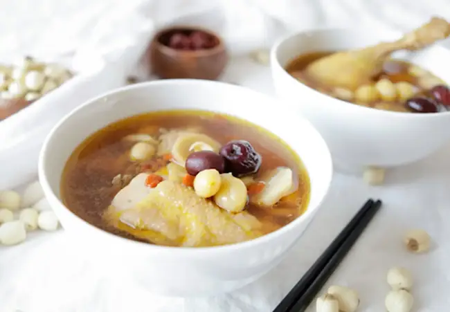 1.2. Canh gà hầm hạt sen