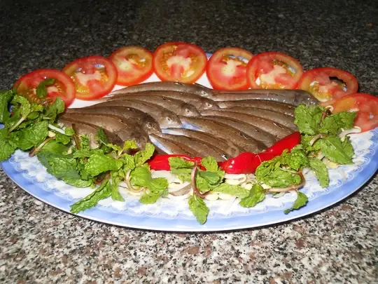 (CPN) - Cư dân sống ở vùng ven biển miền Trung quê tôi có lẽ không lạ gì với cá chai. Cá chai nhìn bề ngoài xấu xí nhưng chế biến món ăn thì rất hao cơm