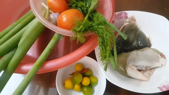 2 cách nấu canh chua cá chép nấu dọc mùng và nấu khế thơm ngon thanh mát