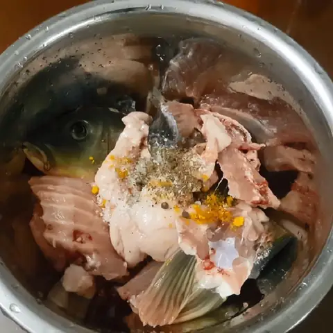 Cách làm canh cá chép nấu sấu thơm ngon, hấp dẫn cho mâm cơm gia đình