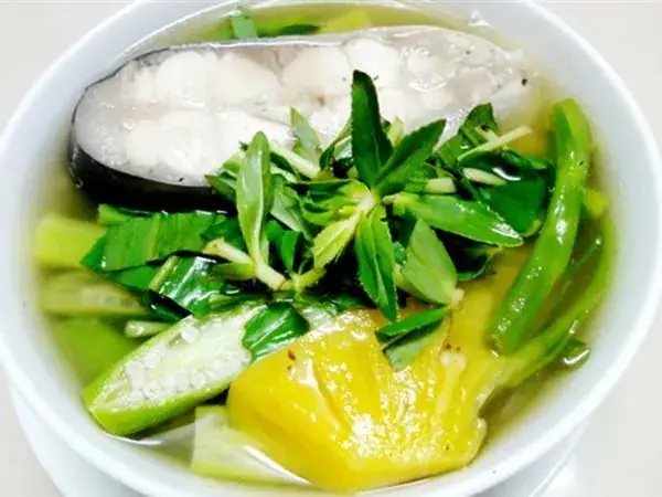 Cach-nau-canh-chua-ca-hu-voi-rau-muong-chua-ngot-sieu-ngon-voh-1