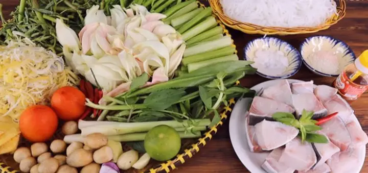 Bước 1: Sơ chế cá bớp sạch sẽ