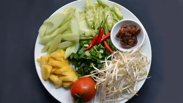 Cách 1: Canh chua chả cá thác lác đơn giản nhất Cách 1: Canh chua chả cá thác lác đơn giản nhất