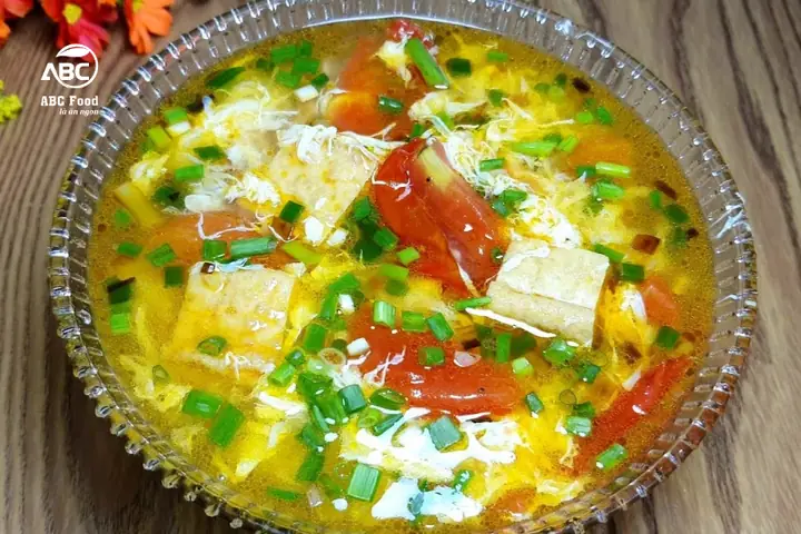 2. Canh đậu phụ cà chua trứng