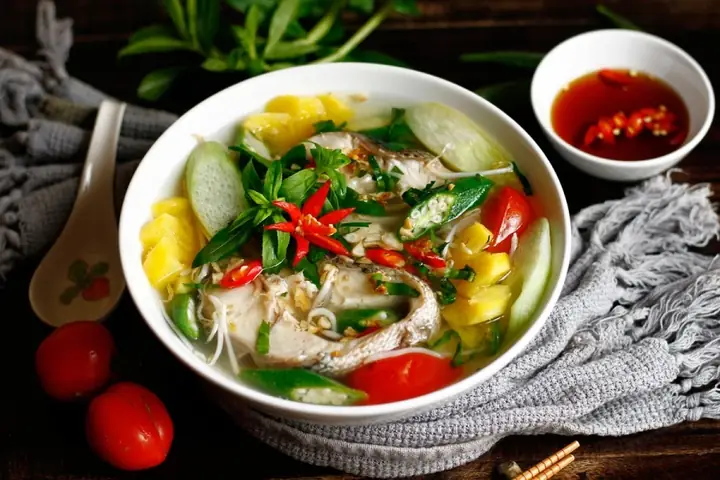 CÁCH NẤU CANH KHÓM CHUA NGỌT