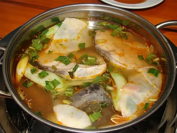Bước 3. Nấu Canh Măng Chua Cá Hú