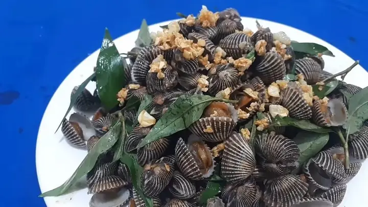 2. Sò Huyết Xào Bơ Tỏi