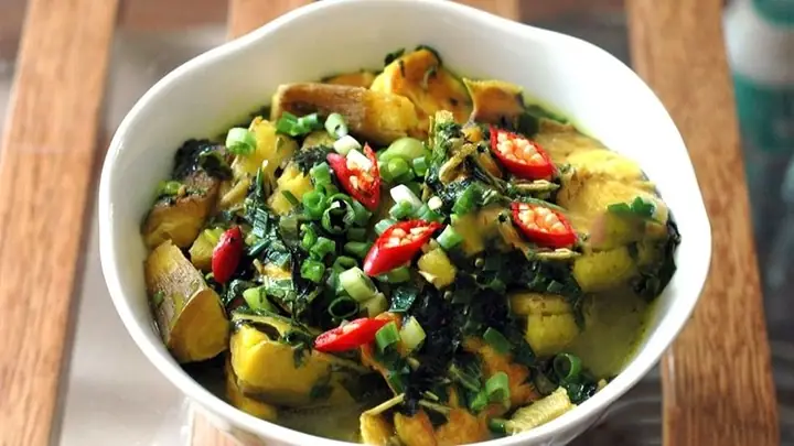 Canh chuối lá lốt là món ăn dân dã, thơm ngon và được nhiều người yêu thích. Cùng Bách hóa XANH tìm hiểu công thức nấu món canh này cho gia đình thưởng thức nhé!