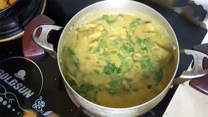 Bước 2Nấu canh chuối lá lốt