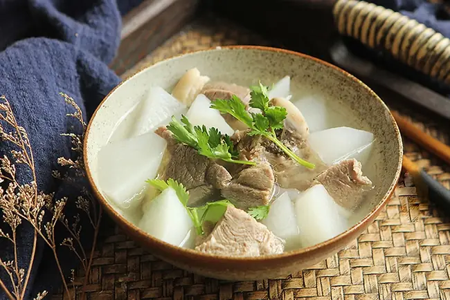 Canh Sườn Heo Củ Cải Trắng Vừa Dễ Nấu, Vừa Ngon Ngọt Vô Cùng, Chị Em Nhớ Thử Nha. Canh Sườn Heo Củ Cải Trắng Vừa Dễ Nấu, Vừa Ngon Ngọt Vô Cùng, Chị Em Nhớ Thử Nha.