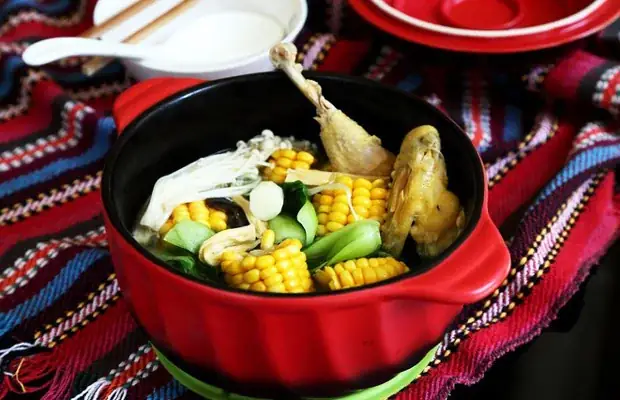 Canh gà hầm rau củ