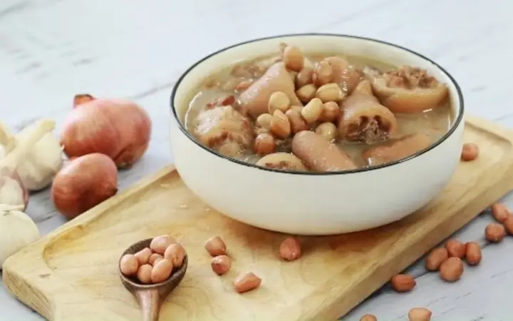 Cách Nấu Canh Đuôi Heo Hầm Đậu Phộng Mềm Ngon Bổ Dưỡng