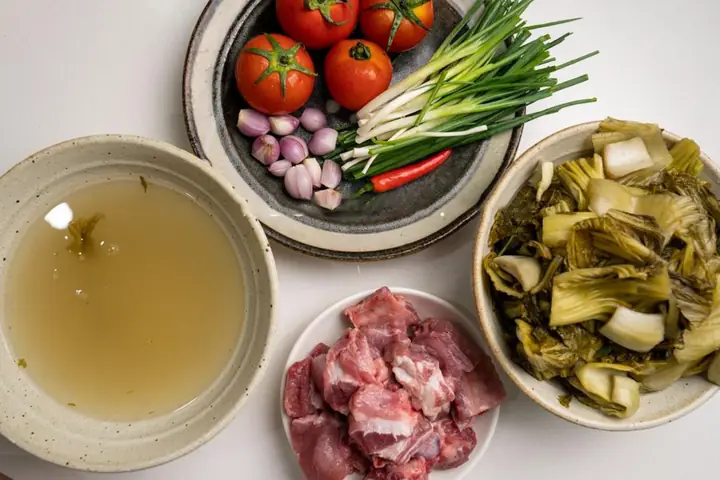 Nguyên Liệu Nấu Món Canh Sườn Dưa Chua