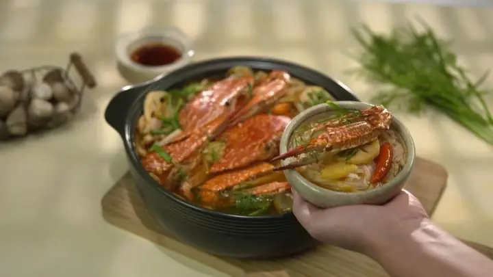 Để Thay Đổi Bữa Ăn Của Gia Đình Có Thêm Nhiều Màu Sắc Và Độc Đáo Trong Khẩu Vị, Hãy Cùng Với Bách Hóa Xanh Vào Bếp Tham Khảo Món Canh Ghẹ Củ Sen Chua Cay Nhé!