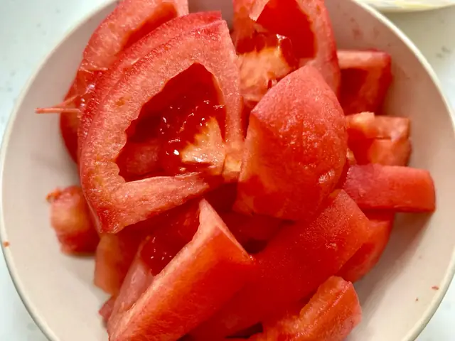 Sơ chế cà chua, nấm