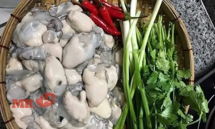 Nguyên Liệu Chính Của Món Canh Hàu Chua Ngọt